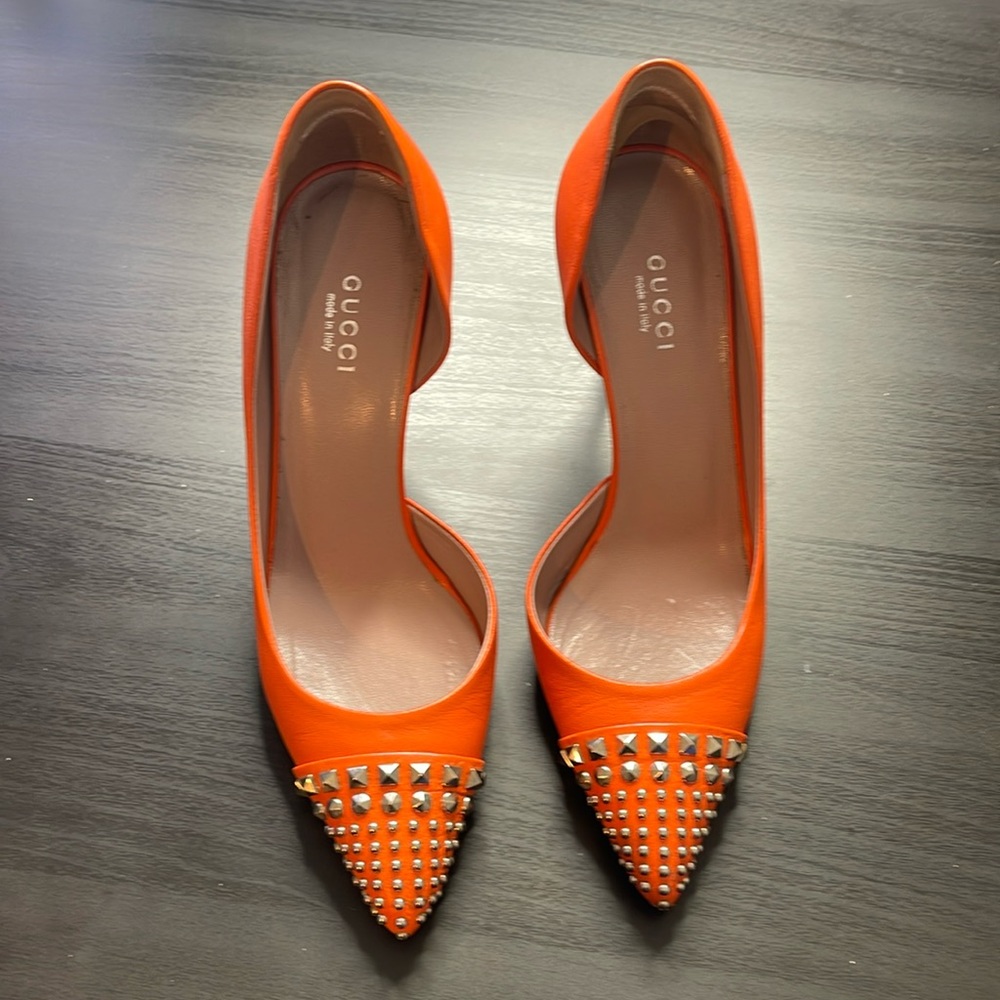 Gucci orange pumps
